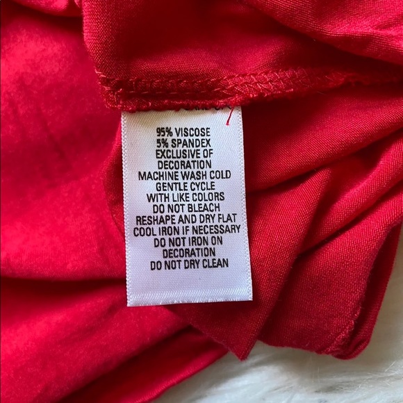 Red cold shoulder top - Picture 4 of 6